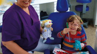Spannung und Spiel in der Kinderprophylaxe
