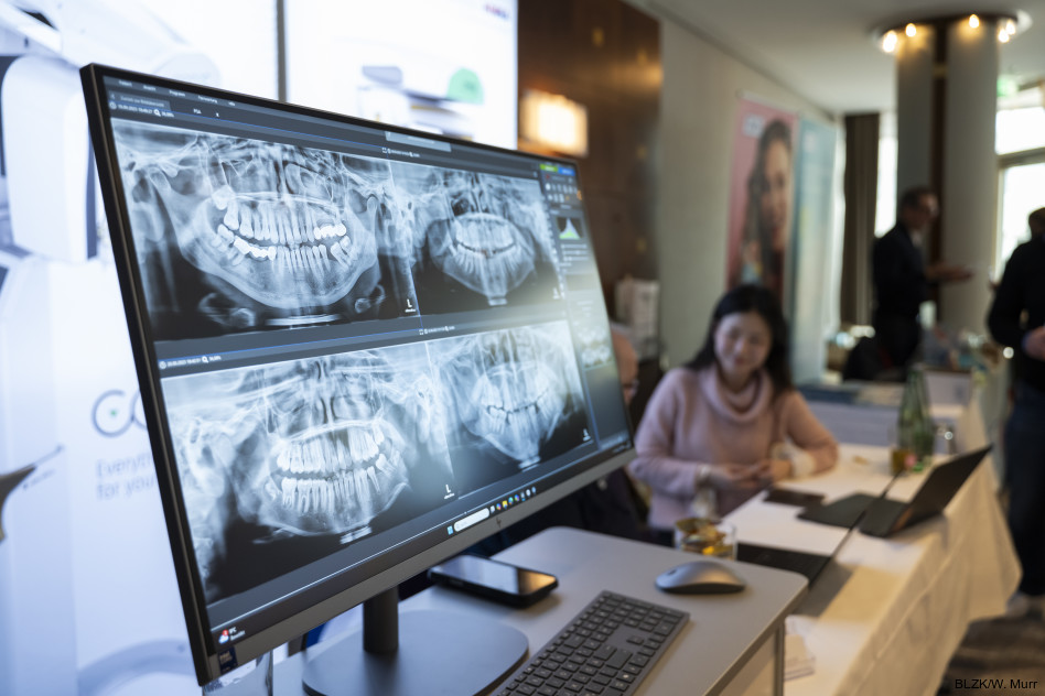 Am Stand der Fa. Dentsply Sirona