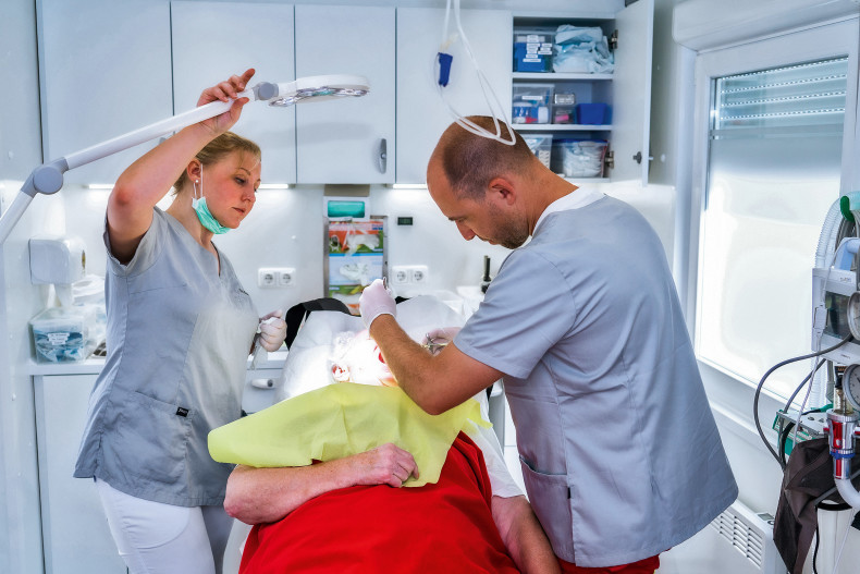 Mobiler Zahnarzt In Der Nähe