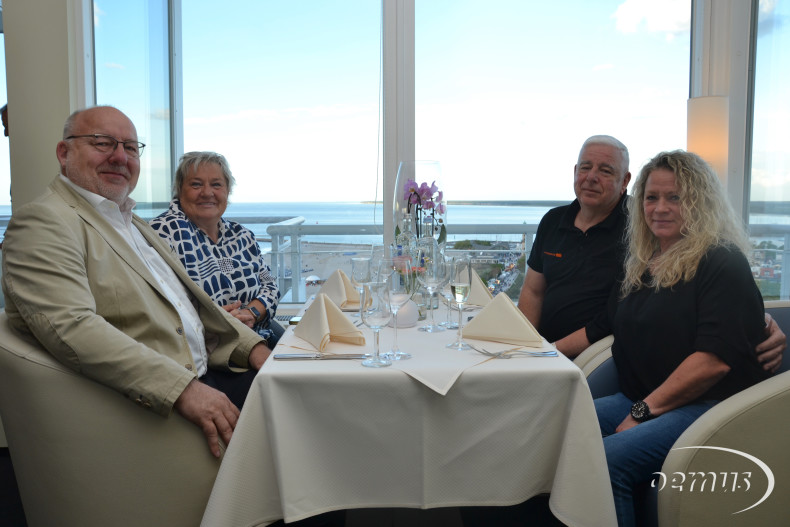 Der Abschluss des ersten Kongresstages fand traditionell und mit einem beeindruckenden Rundumblick über die Ostsee in der Sky Lounge des Hotels NEPTUN statt.