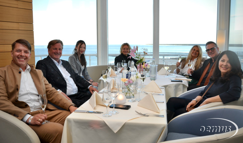 Der Abschluss des ersten Kongresstages fand traditionell und mit einem beeindruckenden Rundumblick über die Ostsee in der Sky Lounge des Hotels NEPTUN statt.