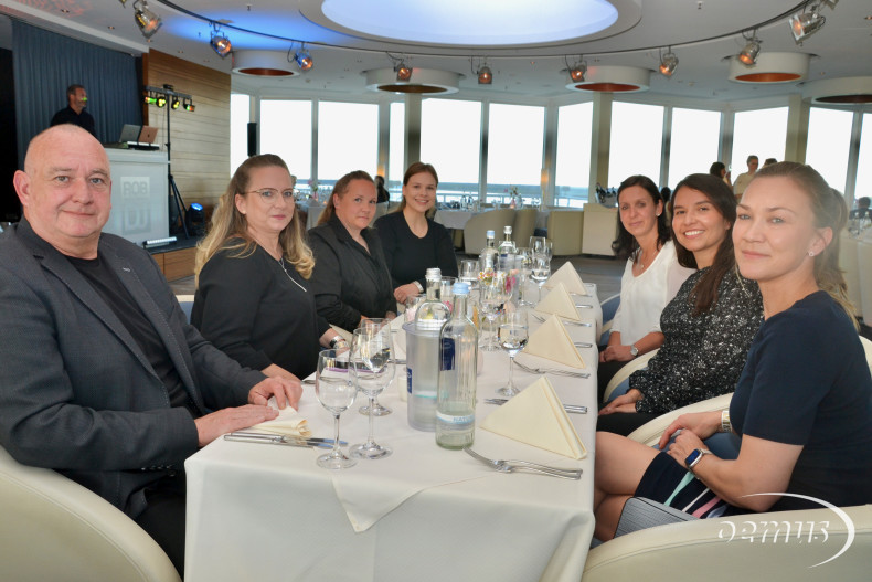 Der Abschluss des ersten Kongresstages fand traditionell und mit einem beeindruckenden Rundumblick über die Ostsee in der Sky Lounge des Hotels NEPTUN statt.