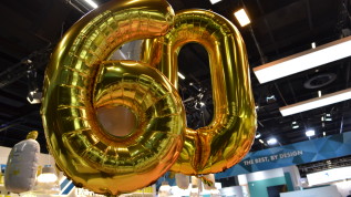 Dürr Dental feiert 60 Jahre Orotol und Sauganlagen