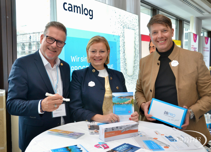 In den Pausen konnte die Industrieausstellung besucht werden.