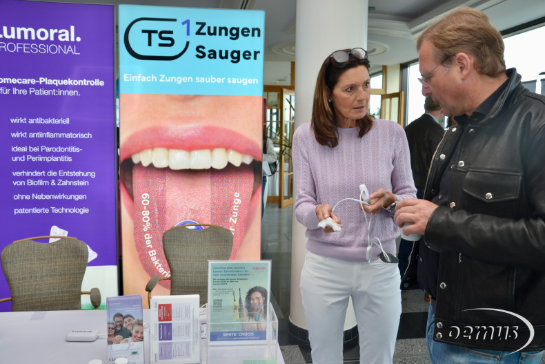 In den Pausen konnte die Industrieausstellung besucht werden.