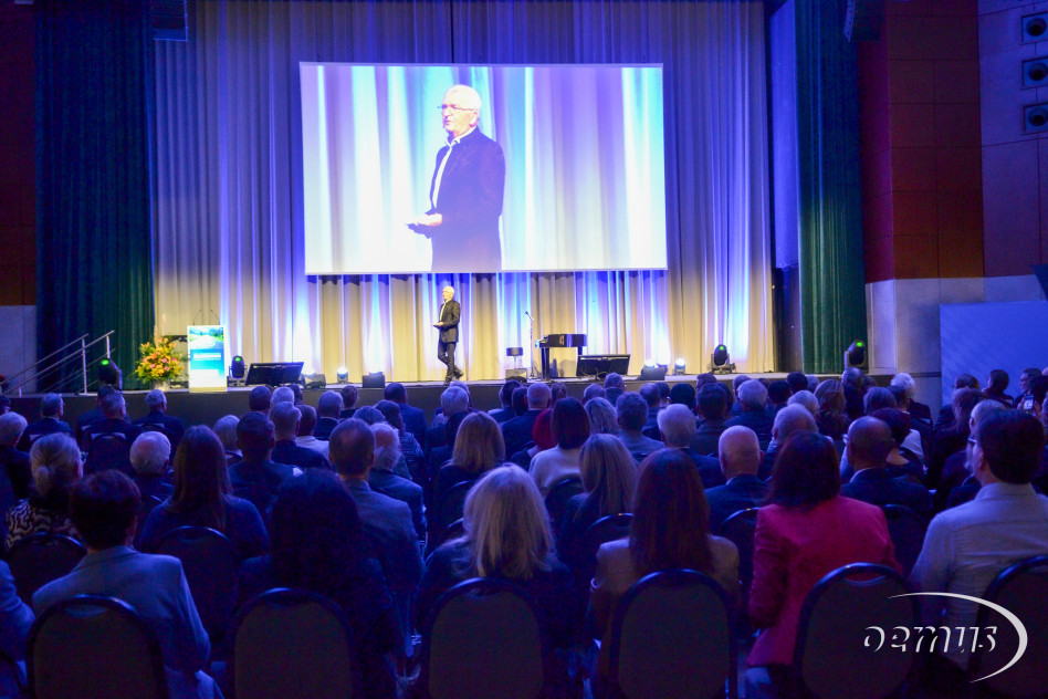 Moderiert wurde der Festakt von Prof. Dr. Johannes Einwag.