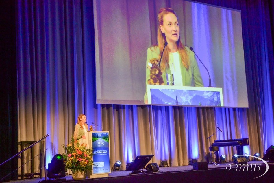 Judith Gerlach, MdL, Bayerische Staatsministerin für Gesundheit, Pflege und Prävention, beim Festakt.