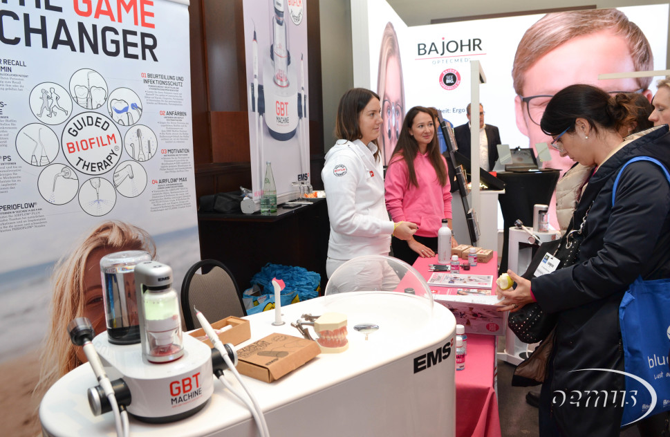 Am Stand der Fa. EMS