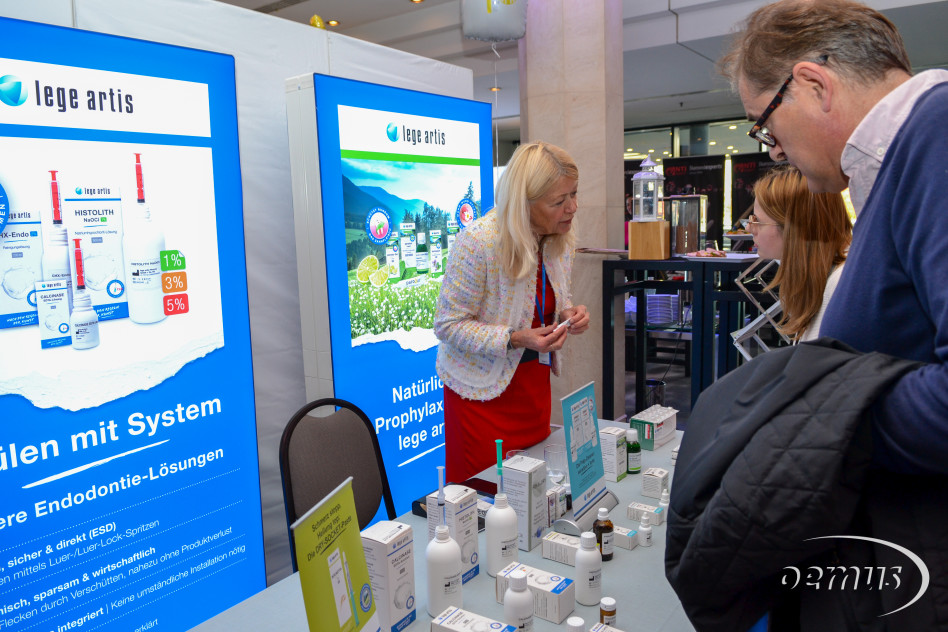 Am Stand der Fa. lege artis