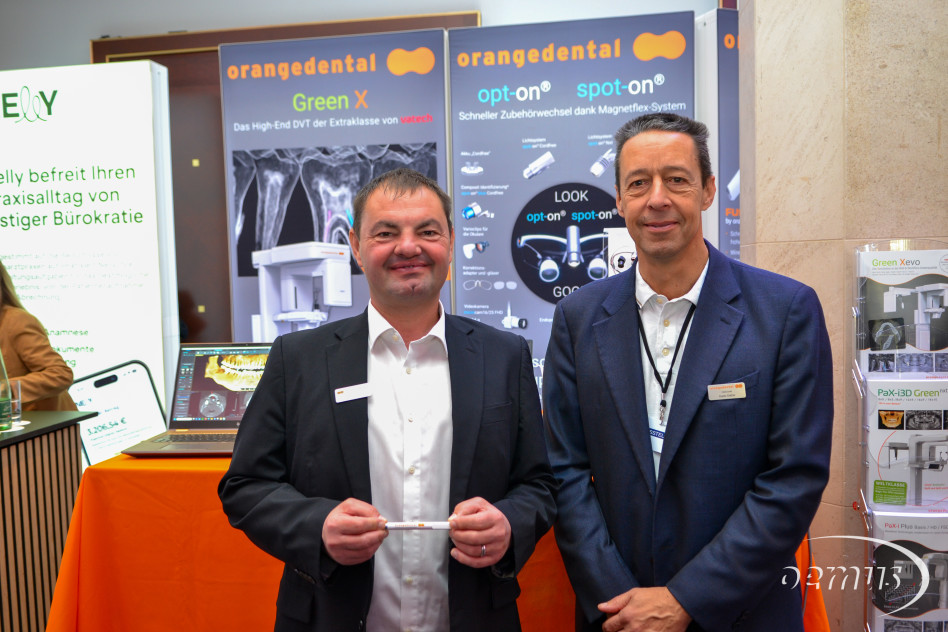 Am Stand der Fa. orangedental