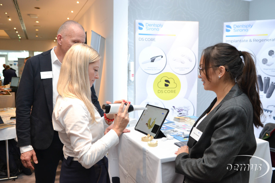 Am Stand der Fa. Dentsply Sirona