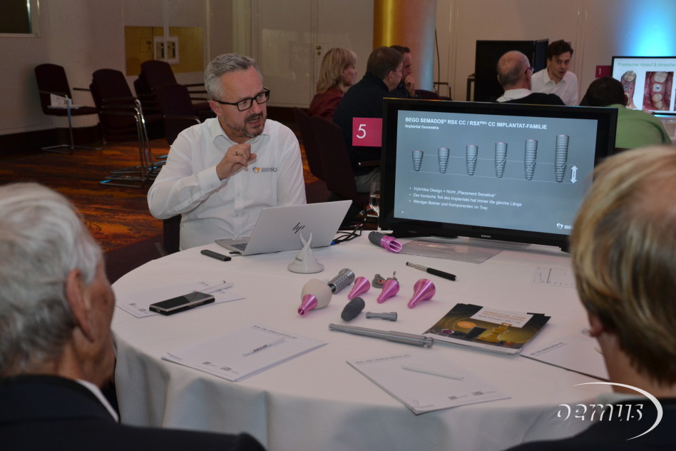 Claus Pukropp (BEGO) in dem Table Clinic zum "Semandos RSX CC - Eine Verbindung mit Tiefgang".