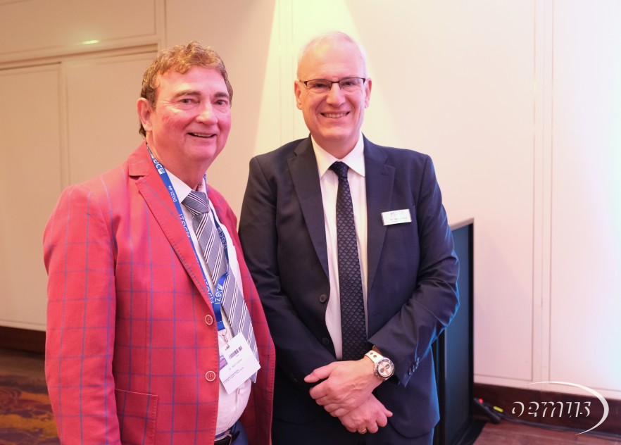 Dr. Rolf Vollmer und Dr. Georg Bach gut gelaunt zwischen den spannenden Vorträgen.