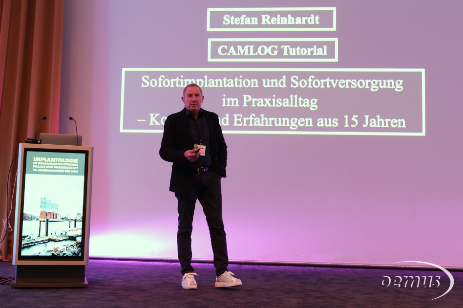 Dr. Stefan Reinhardt hält ein Tutorial über Sofortimplantation und Sofortversorgung im Praxisalltag - Konzept und Erfahrungen aus 15 Jahren.