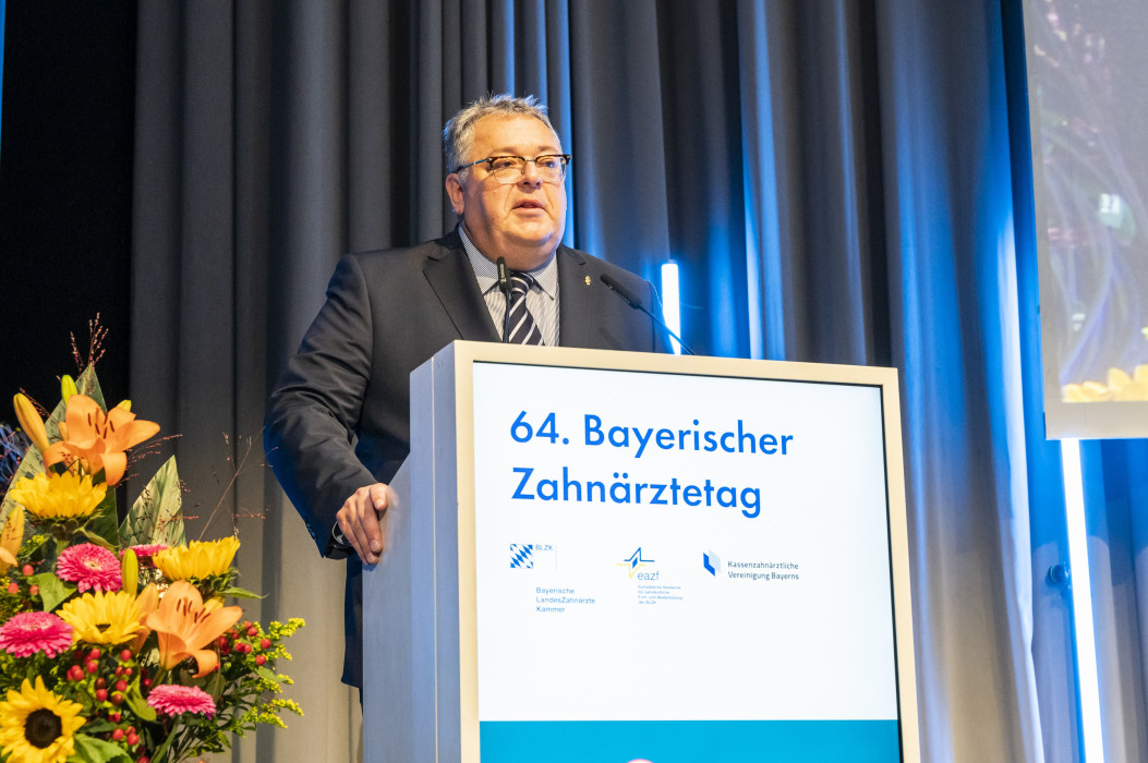 Am Freitag startete nach der Begrüßung seitens Dr. Dr. Frank Wohl, Präsident der BLZK, ... © BLZK/W. Murr