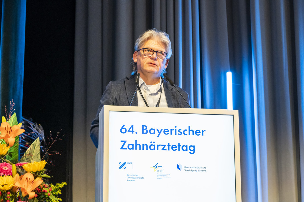 ... und Dr. Rüdiger Schott, Vorsitzender des Vorstands der KZVB, ... © BLZK/W. Murr